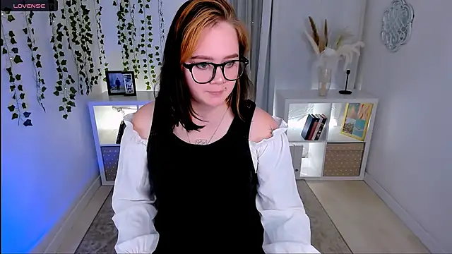 lunaalli online show from 10/11/25, 04:19