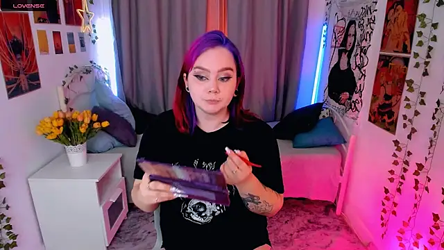 lunaalli online show from 11/29/25, 02:28