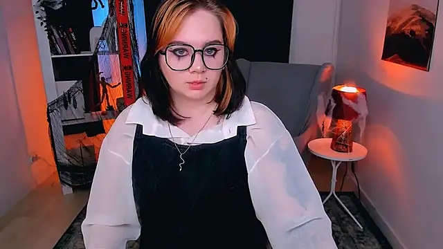 lunaalli online show from 10/24/25, 04:28