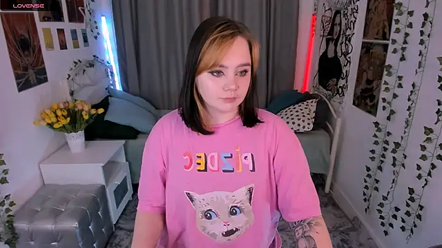 lunaalli online show from 11/14/25, 04:21