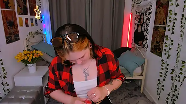 lunaalli online show from 09/10/25, 04:28