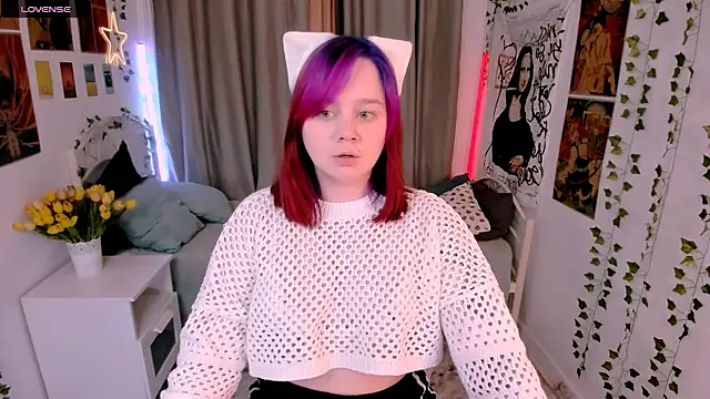 lunaalli online show from 11/23/25, 02:05