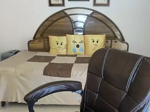 Snapshot of LovelyYoYo chatting on 10/08/25, 02:13 LovelyYoYo online show from 10/08/25, 02:13