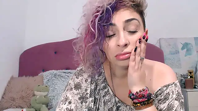 Snapshot of AAARUNY chatting on 11/05/25, 01:03 AAARUNY online show from 11/05/25, 01:03