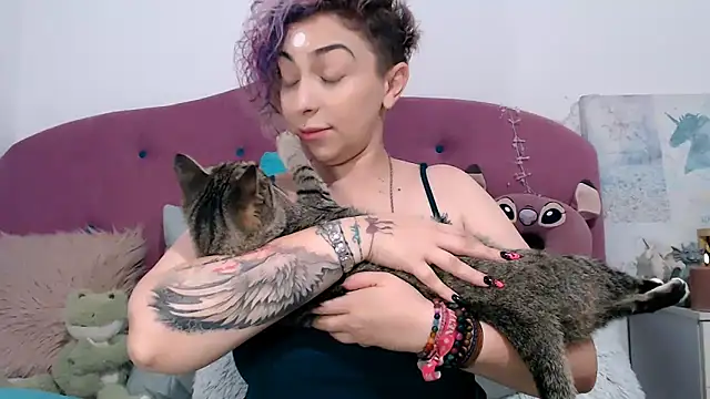 Snapshot of AAARUNY chatting on 11/09/25, 09:13 AAARUNY online show from 11/09/25, 09:13