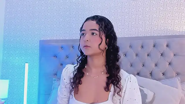 Evaa Lunna  online show from 03/08/26, 09:07