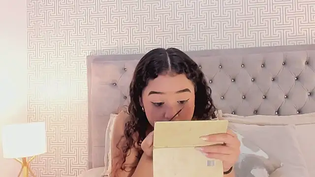 Evaa Lunna  online show from 03/20/26, 08:43