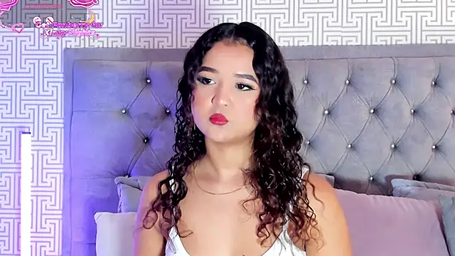 Evaa Lunna  online show from 12/17/25, 08:14