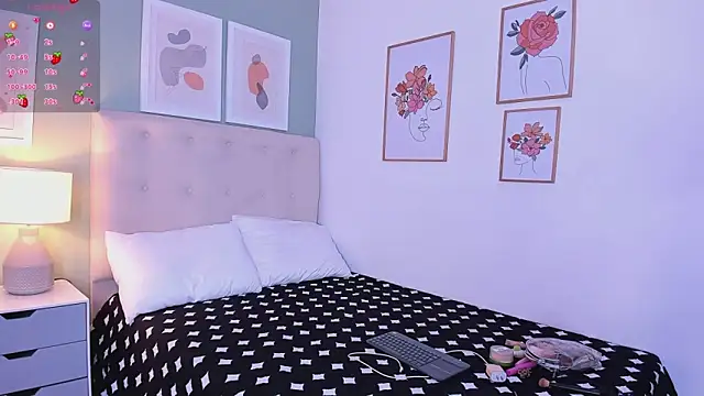 Evaa Lunna  online show from 09/22/25, 02:39