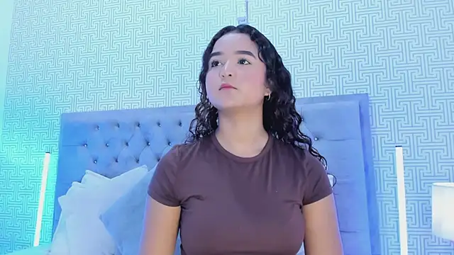 Evaa Lunna  online show from 11/15/25, 07:18