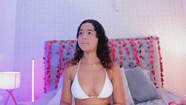 Evaa Lunna  online show from 02/15/26, 08:41