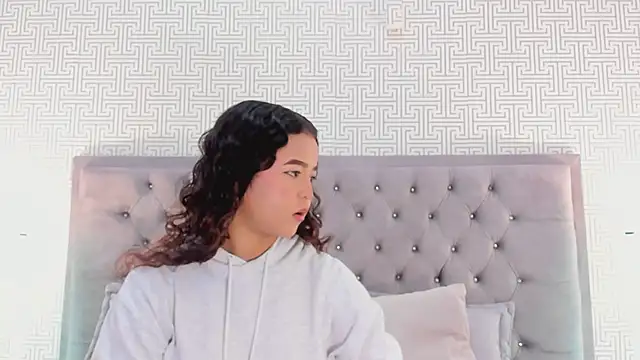 Evaa Lunna  online show from 03/05/26, 08:16