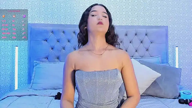 Evaa Lunna  online show from 10/31/25, 08:49