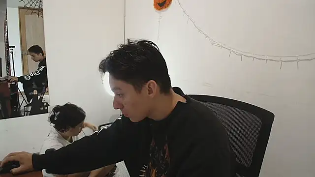 Aria Arthur online show from 10/12/25, 02:07