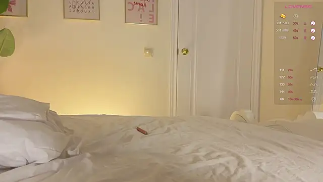 Snapshot of Tenderiris_ chatting on 04/07/26, 12:23 Tenderiris online show from 04/07/26, 12:23