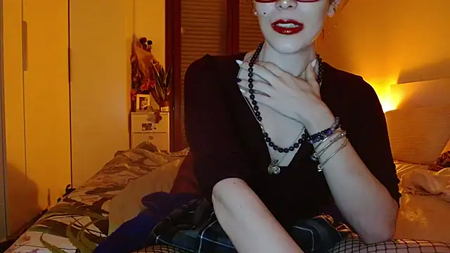 refem9 online show from 12/18/25, 07:18