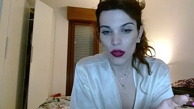 Snapshot of refem9 chatting on 10/07/25, 04:24 refem9 online show from 10/07/25, 04:24