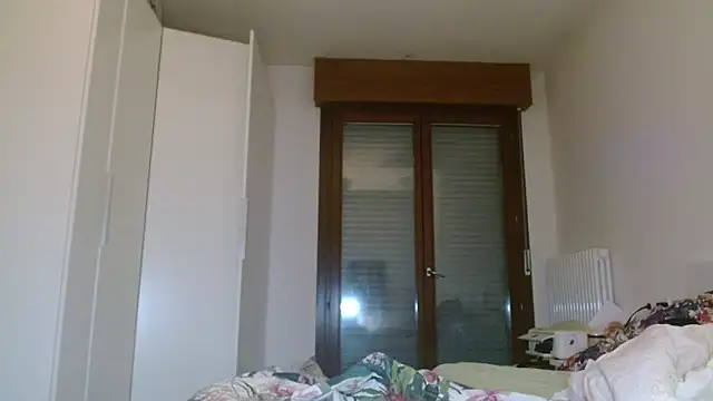 refem9 online show from 10/22/25, 04:28