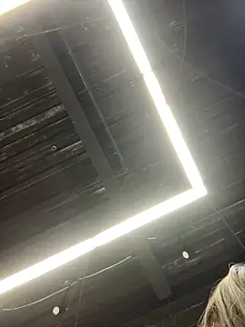 Ninazhang online show from 11/26/25, 02:11