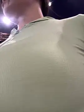 Ninazhang online show from 10/31/25, 01:57