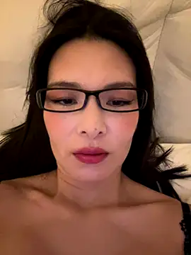 Ninazhang online show from 11/12/25, 12:59