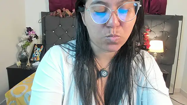 sofia sorceress5 online show from 11/21/25, 12:20