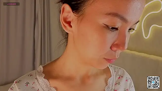 Snapshot of AlodiaAxley chatting on 09/19/25, 06:12 AlodiaAxley online show from 09/19/25, 06:12