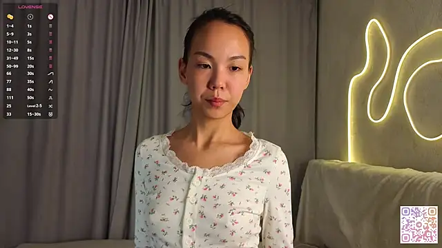 Snapshot of AlodiaAxley chatting on 10/17/25, 06:21 AlodiaAxley online show from 10/17/25, 06:21