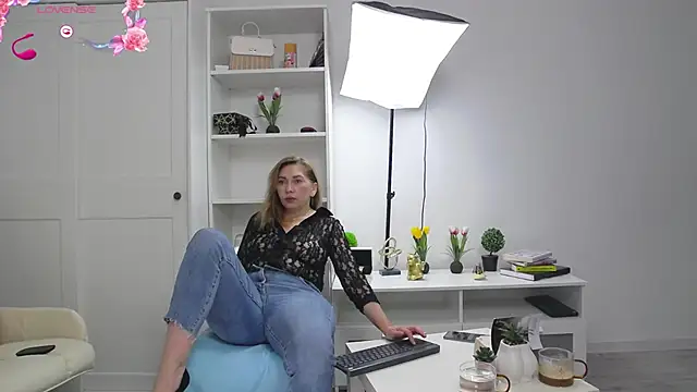 Anna glamlovely online show from 10/19/25, 04:59