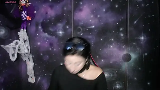 CristaldelLeon s online show from 10/18/25, 07:05