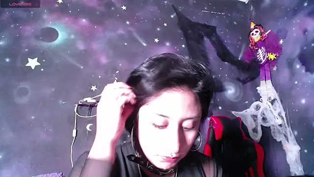 CristaldelLeon s online show from 10/17/25, 07:26