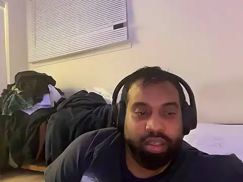 Snapshot of gogone2025 chatting on 10/12/25, 06:26 gogone2025 online show from 10/12/25, 06:26