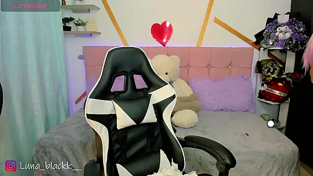 Luna blackk online show from 04/12/26, 11:52