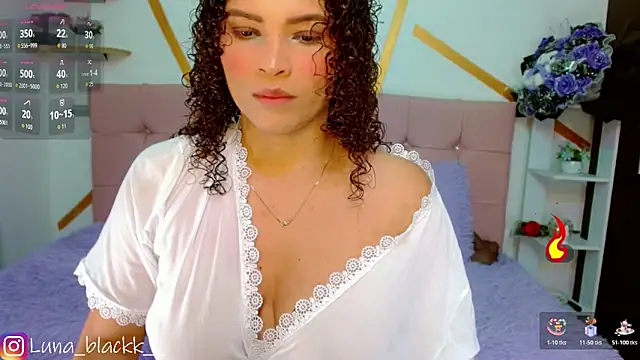 Luna blackk online show from 11/30/25, 09:04