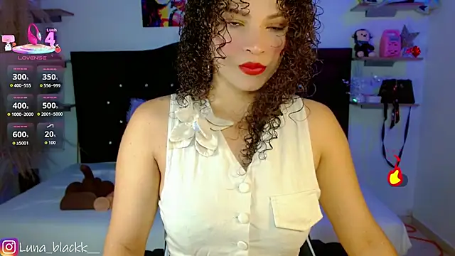 Snapshot of Luna_blackk chatting on 10/12/25, 09:05 Luna blackk online show from 10/12/25, 09:05