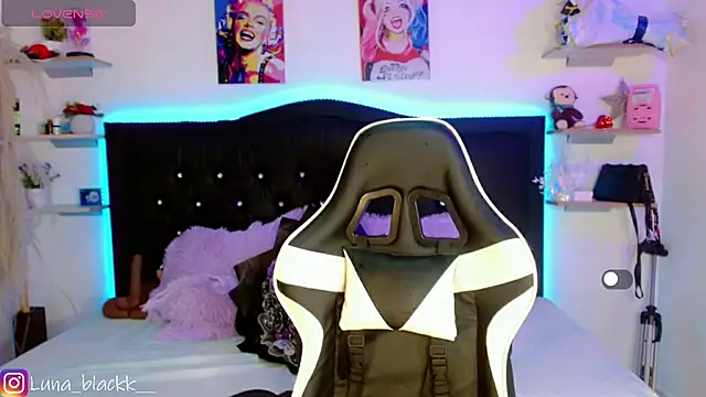 Luna blackk online show from 10/23/25, 09:02