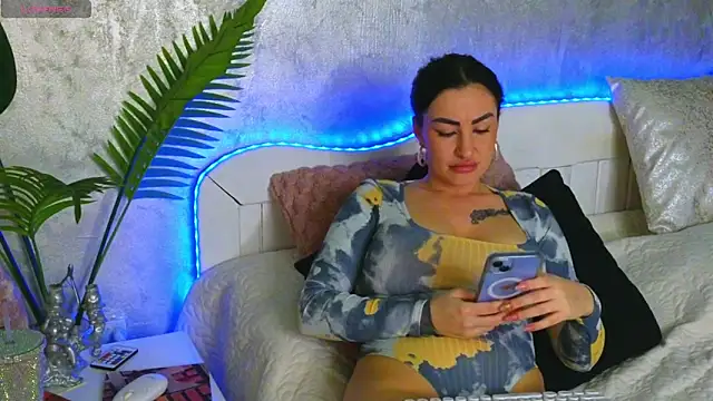 Aelorya online show from 12/04/25, 07:35