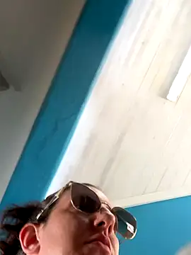 sweetsirenn online show from 10/20/25, 01:11