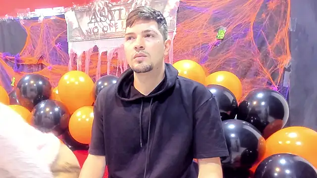 Snapshot of Isa_Anderson09 chatting on 10/19/25, 12:19 Isa Anderson09 online show from 10/19/25, 12:19