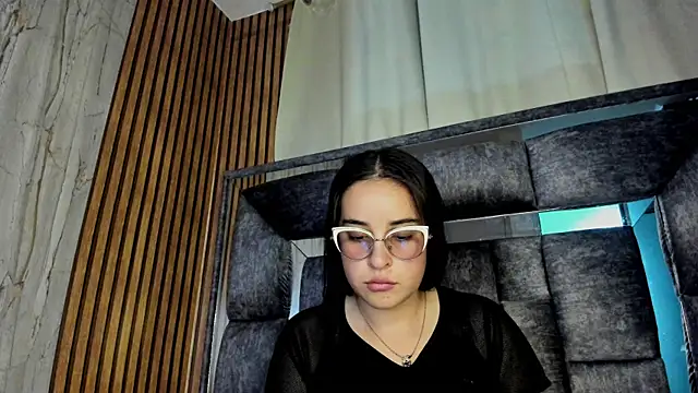 Cherry  Hot online show from 12/17/25, 12:26