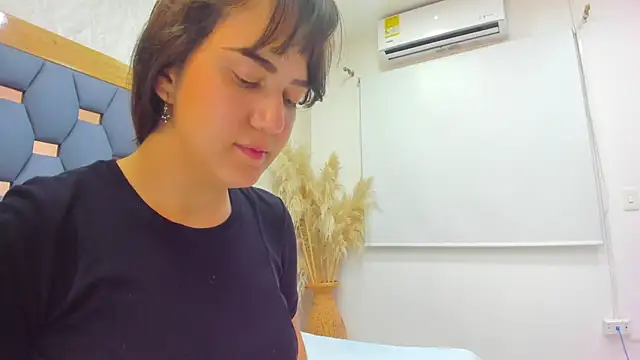 juliette pretty  online show from 11/04/25, 07:17