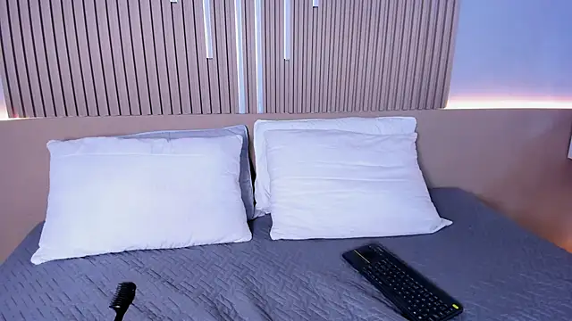 Snapshot of Camile_cute chatting on 02/13/26, 06:19 Camile cute online show from 02/13/26, 06:19