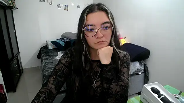 Snapshot of Came-II chatting on 09/15/25, 01:00 Came-II online show from 09/15/25, 01:00