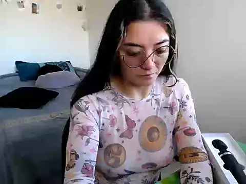 Snapshot of Came-II chatting on 11/08/25, 01:36 Came-II online show from 11/08/25, 01:36