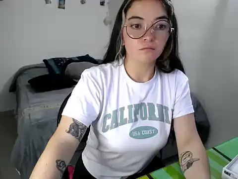 Snapshot of Came-II chatting on 10/27/25, 10:38 Came-II online show from 10/27/25, 10:38