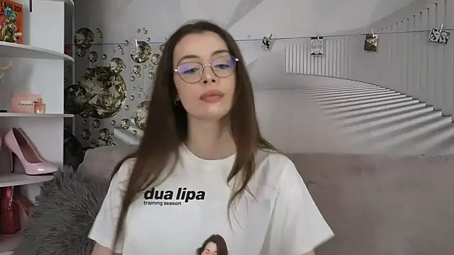 EvoletteLouLou online show from 12/22/25, 05:35