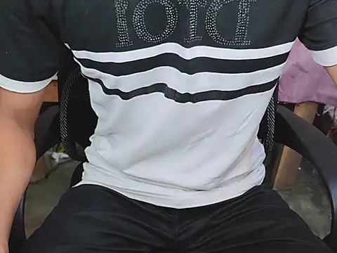 ChiseledCharm online show from 10/04/25, 03:02