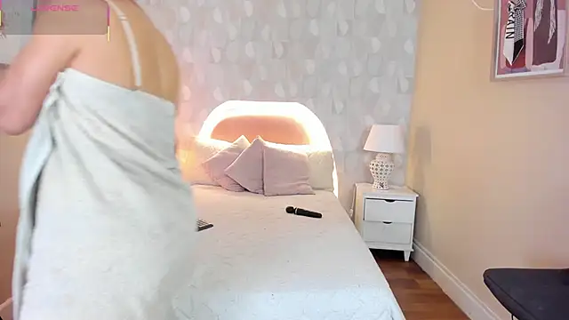 isabella milf  online show from 11/19/25, 07:03