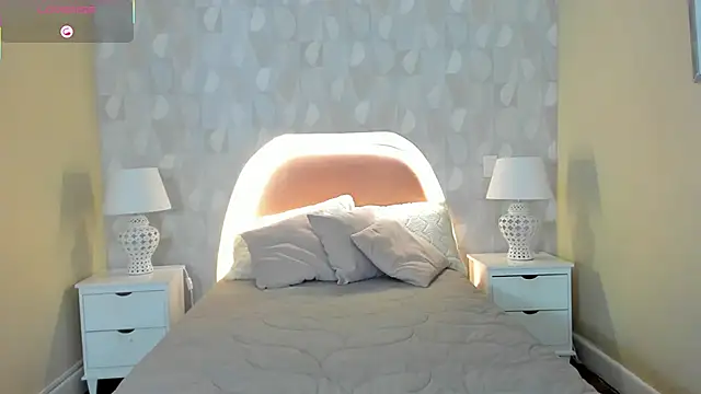 isabella milf  online show from 10/29/25, 07:13