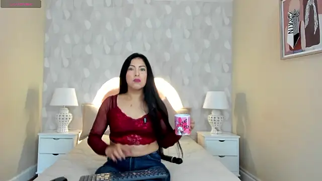 isabella milf  online show from 03/03/26, 07:21